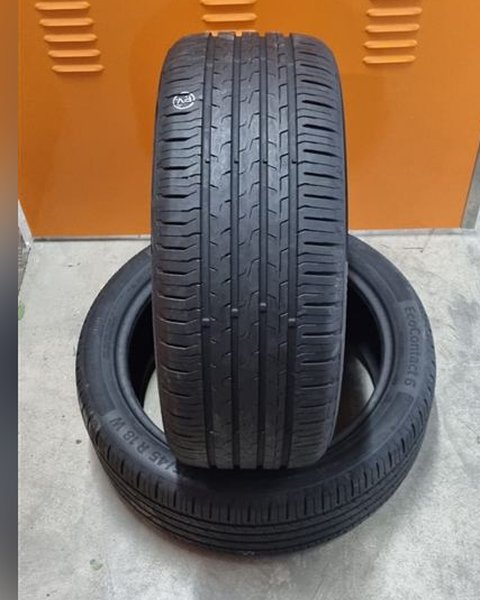 Foto de referencia de un neumático de segunda mano parecido al 235/45 R18